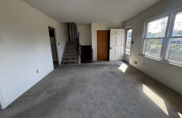 Rare Rental Opportunity! Spacious 4-Bedroom Home in Salem — $2,250/Month Gallery 4