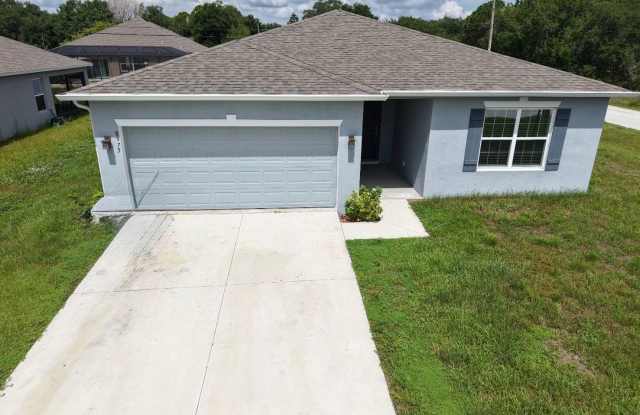 Beautiful 4-Bedroom, 2-Bath Home in Vero Lake Estates – A True Gem! Gallery 1