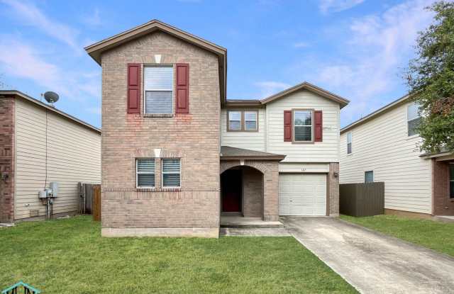 Charming 2 Storey 3-bedroom, 2.5-bath Home Conveniently Located Near Randolph AFB & SAMMC! Gallery 3