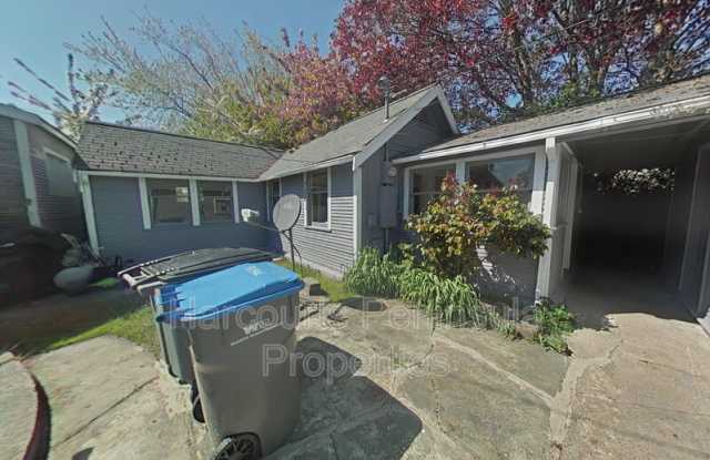 706 1/2 8th St photos photos