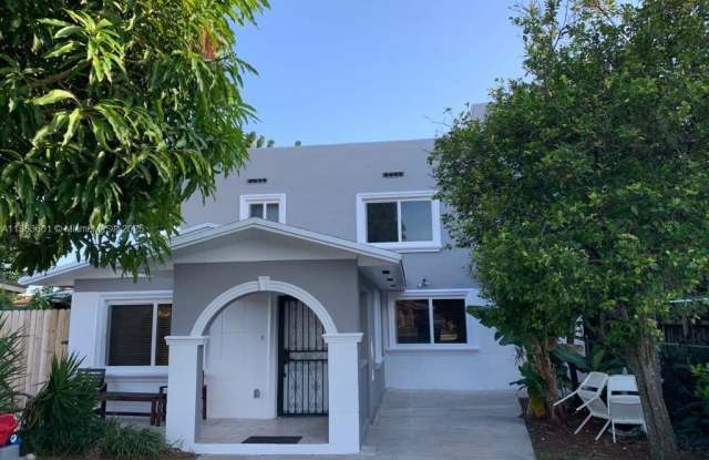 3640 SW 14th St photos photos