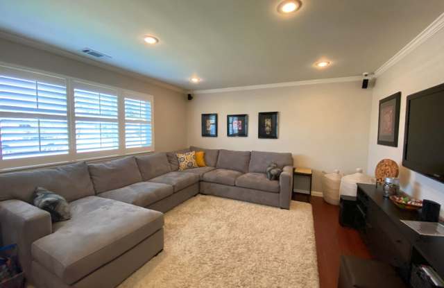 CAMBRIAN – Beautifully remodeled unit in duplex with central A/C and an amazing yard! Gallery 4