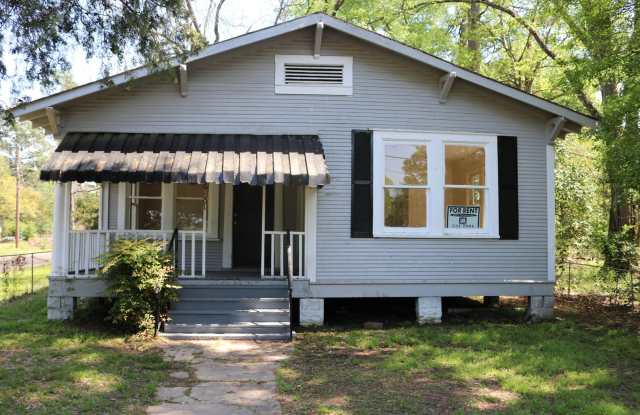6101 Southern 4/2 $350 deposit photos photos