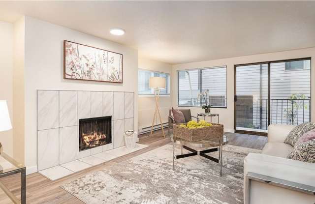 Light Filled Remodeled Condo w/ Secure Parking Included- Queen Anne Gallery 4