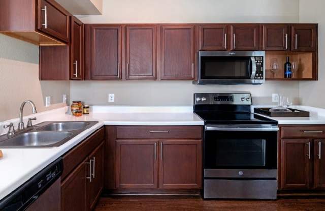 Village on the Parkway Apartments Gallery 3