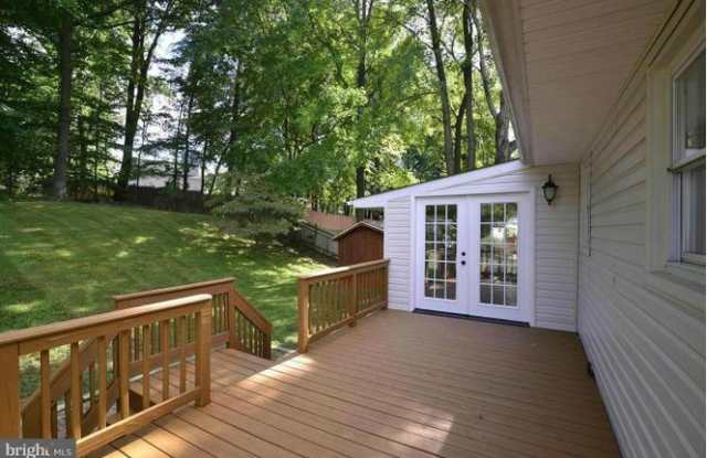 4605 Kenwood Drive Gallery 3