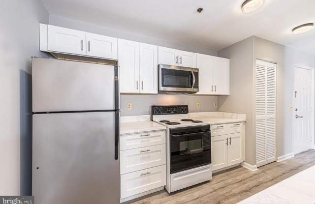 2702 LIGHTHOUSE Point E Gallery 4