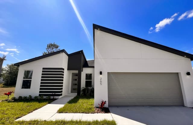BEAUTIFUL 4 Bedroom, 2 Bathroom Home in Poinciana!! CABLE AND INTERNET INCLUDED! photos photos