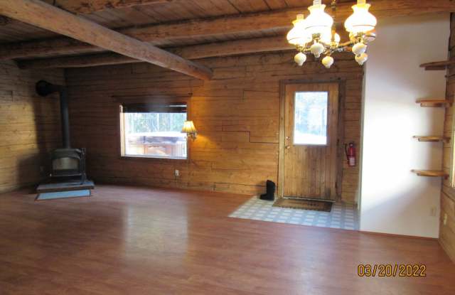 3 Bed, 2 Bath, 2 Car Garage LOG HOME for RENT! Gallery 4
