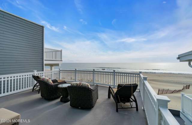 55 Beach Front Gallery 4
