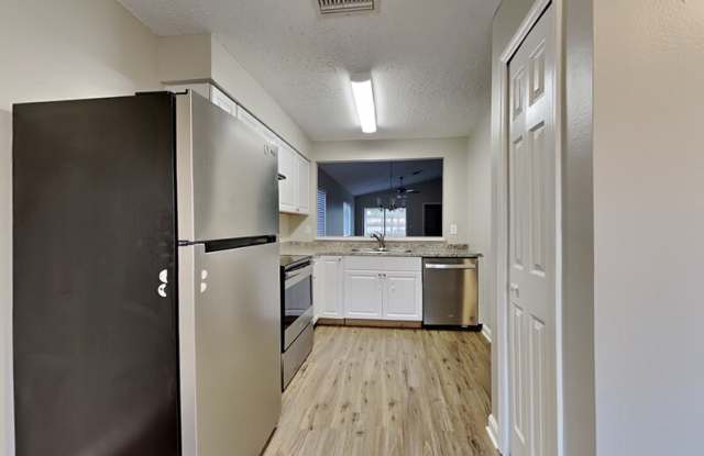 530 Scarlet Maple Ct Gallery 2