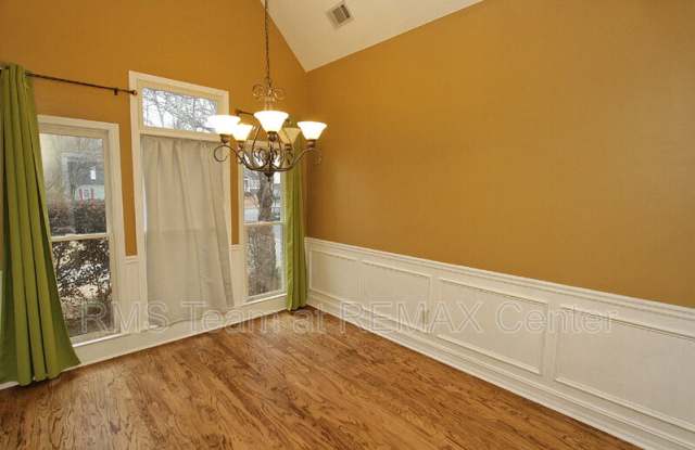 1360 Eastgate Ct SE Gallery 4
