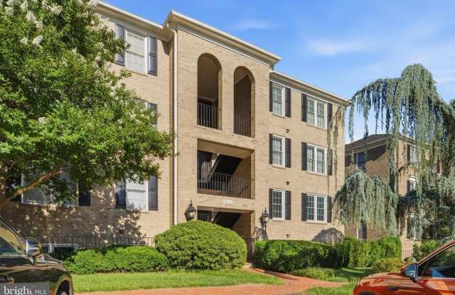 5705 BREWER HOUSE CIR #T-2 Gallery 1