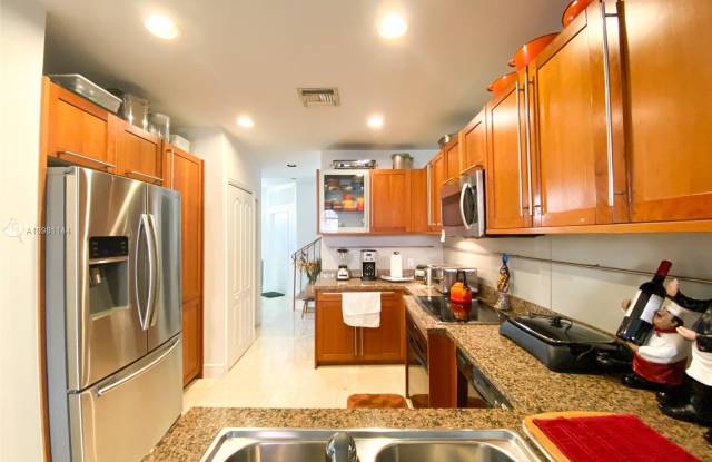 18450 NE 30th Pl Gallery 2
