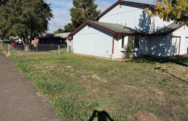 2 bed 1 1/2 bath duplex in Springfield! Gallery 3