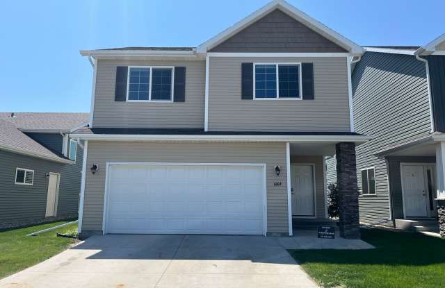 3-Bed, 3-Bath Home in South Fargo's Deer Creek Neighborhood photos photos