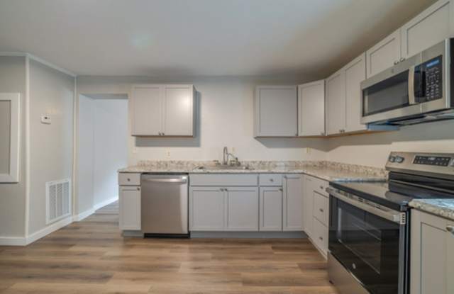 Maryville 37803 - ONE LEVEL BEAUTIFULLY RENOVATED Apartment in Maryville! 2 bedroom (possible 3rd), 2 bath apartment- Contact Kathy Leveille 865-556-0370 photos photos
