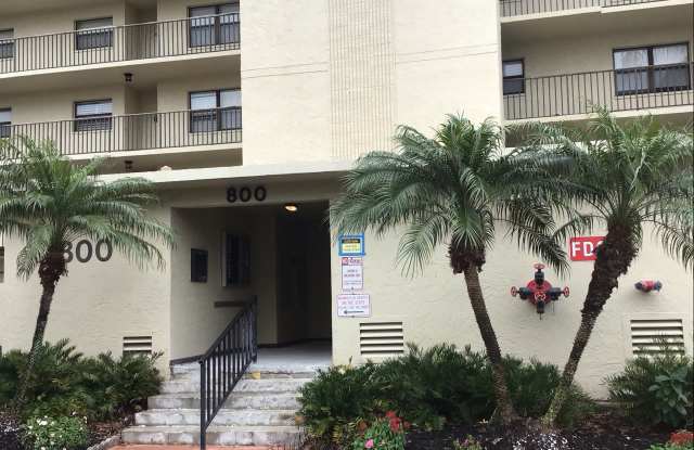 800 Cove Cay Dr Unit 5D Gallery 1
