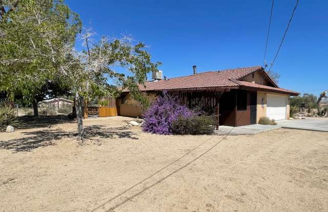 Charming Joshua Tree Village Home photos photos