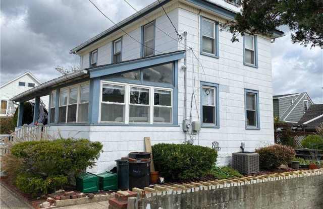 76 Hewlett Ave - 76 Hewlett Avenue, Point Lookout, NY 11569