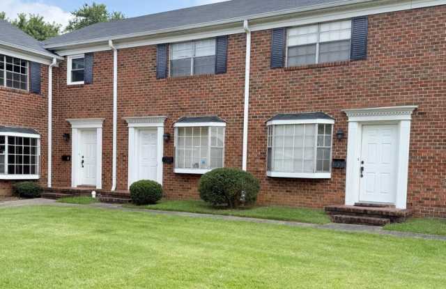 Adorable 2 Bedroom Convenient to I-29, Shopping  More! photos photos