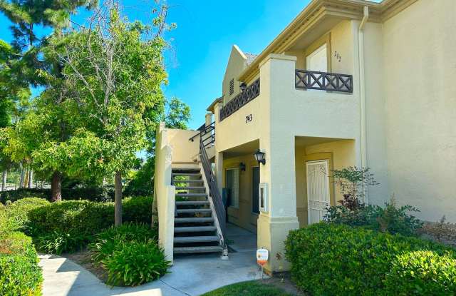 Lovely Spacious Eastlake Condo Gallery 4
