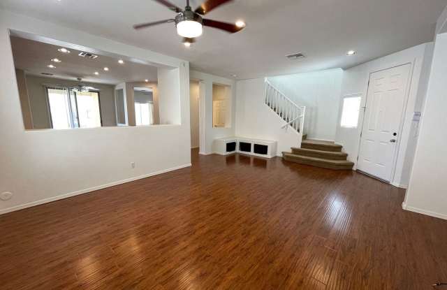 Premium Lot!  3 bed, 2.5 bath, Community Pool Gallery 4