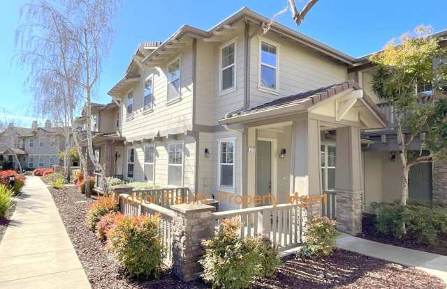 PENDING APPLICATION ! Month to month Rental ! Beautiful & Spacious End Unit Home in Shelbourne at Windemere! Top Rated Schools! photos photos