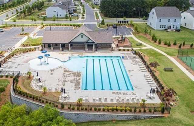 Ranch Home Located in Steele Creek, Enjoy resort like living! Gallery 4