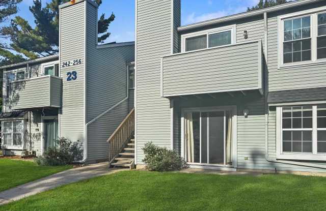 250 Meadowridge Road Gallery 1