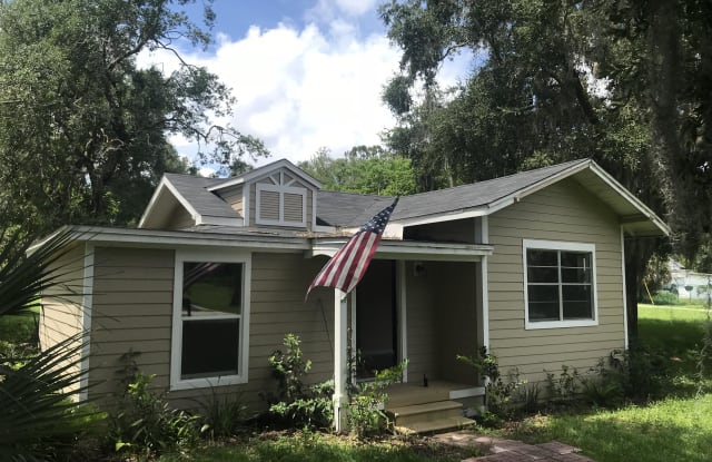 750 W Pennsylvania Avenue - 750 West Pennsylvania Avenue, DeLand, FL 32720