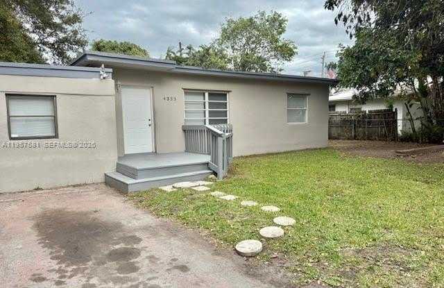 4333 SW 51st St photos photos