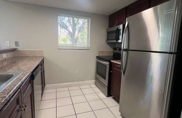 **LARGE 3 BED / 2.5 BATH IN CORAL SPRING** Apply Today, Approved Today! Gallery 2