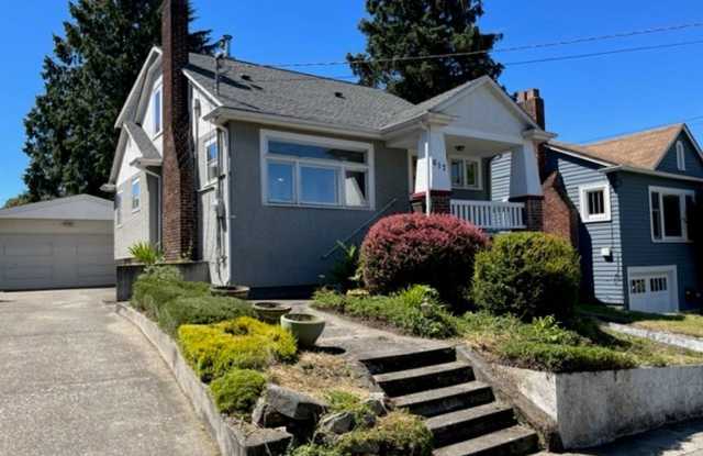 617 NW 52nd Street - Upper - 617 Northwest 52nd Street, Seattle, WA 98107