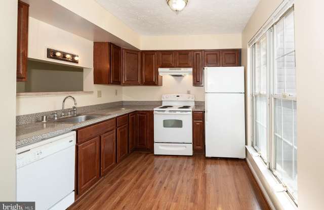 2406 ROSECROFT Court Gallery 4