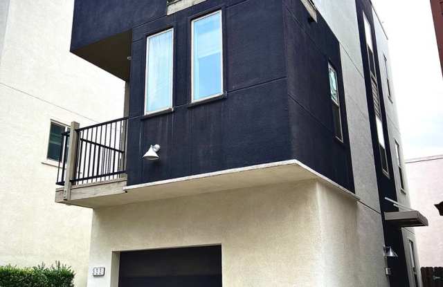 Beautiful 2 bedroom 2.5 bath three story condo!! photos photos