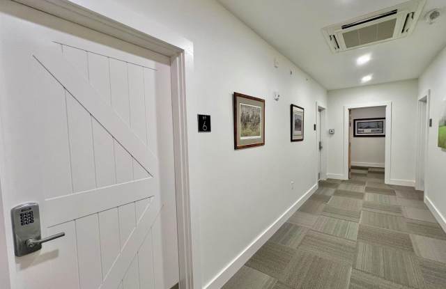 48 Della Street Gallery 4