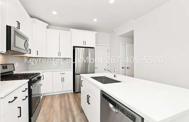 KOP Townhome with EV Charger & Open floor plan Gallery 3
