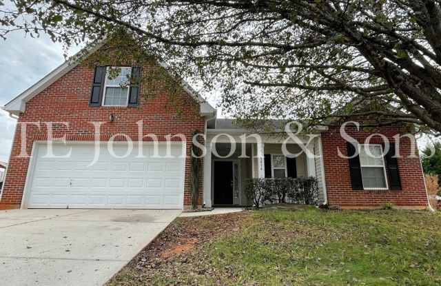 Charming 3 Bedroom Home with Bonus Room and Two Car Garage in Winston-Salem - 3434 Glen Lyon Drive, Winston-Salem, NC 27107