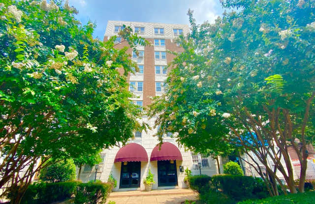 Have Breakfast at Tiffany's! Dupont's Gleaming Light Filled 2 En-suites w/ W/D at the Tiffany! photos photos