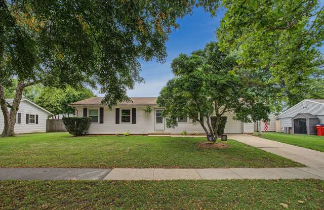 COMING SOON! Southwest Champaign 3-Bedroom, 1.2-Bath Home for Rent Gallery 1