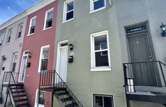 2303 Hunter Street Gallery 1