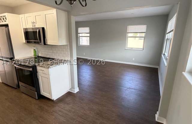 2591 NE 55TH CT Gallery 2