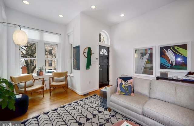 1443 W NW Gallery 4