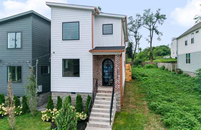 Modern Living & Downtown Skyline Views! Gallery 3