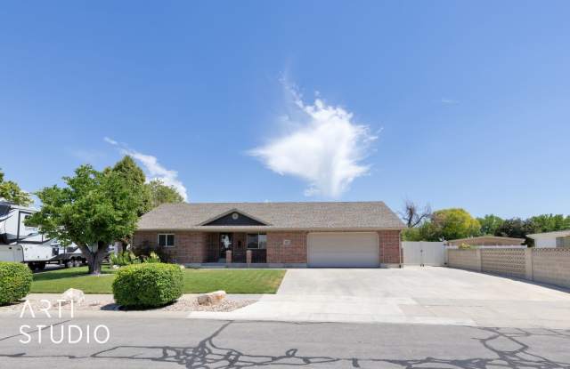 **Stunning 4-Bedroom Home with Modern Amenities in a Friendly Community!** photos photos