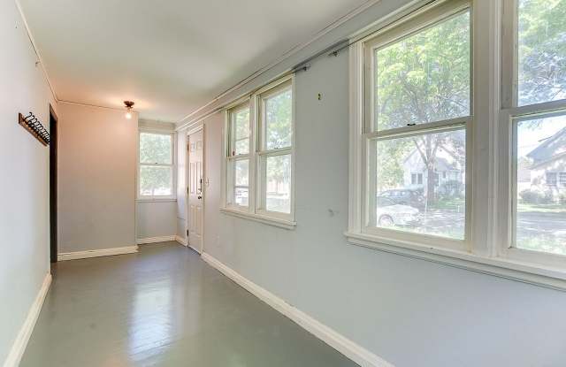 JUNE MOVE IN- 4 bedroom house near Concordia Gallery 3