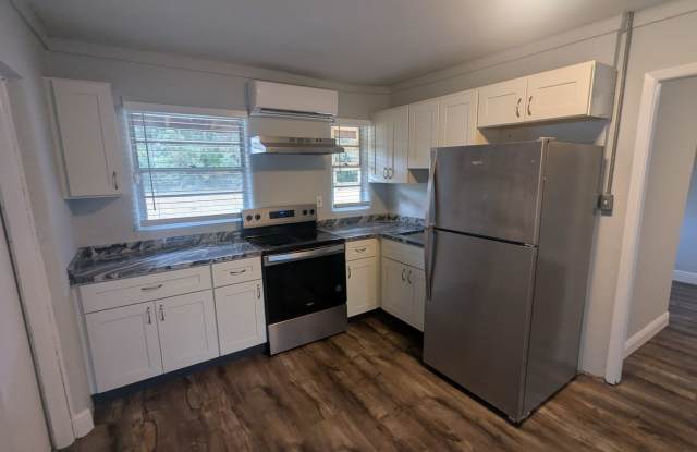 Charming 1 Bedroom 1 Bath. Utilities included. Your fury friends are Welcome! photos photos Charming 1 Bedroom 1 Bath. Utilities included. Your fury friends are Welcome! photos photos