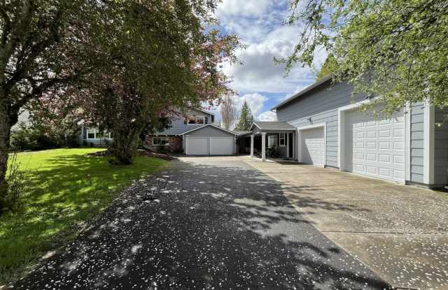 Comfortable Living with Large Kitchen, Detached Shop & Extensive Outdoor Living photos photos