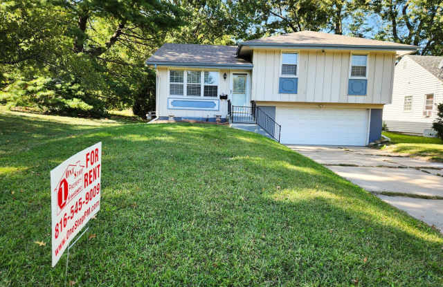 Awesome 3 bedroom, 2.5 bath home located in Raytown! - 5504 Harris Avenue, Raytown, MO 64133